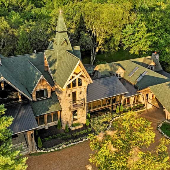 Extraordinary Manor at Dark Horse Retreat - Image 1