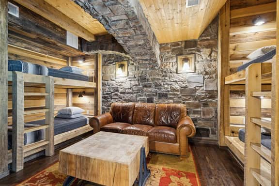 Charming Bunkhouse at Dark Horse Estate