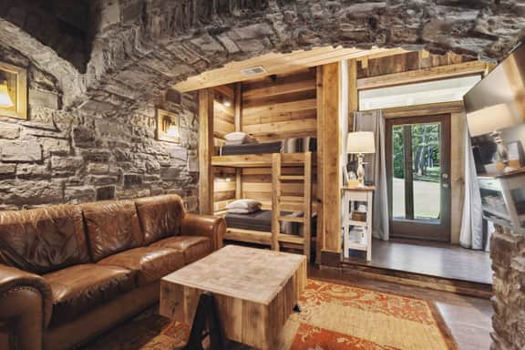 Charming Bunkhouse at Dark Horse Estate
